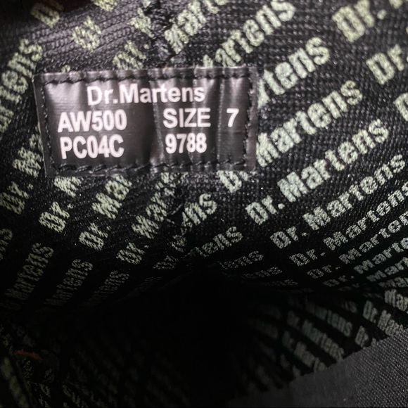 Get the LOOKS with these Dr.Martens boots
Brown, shiny, moto vibes. AW500 - Picture 5 of 6